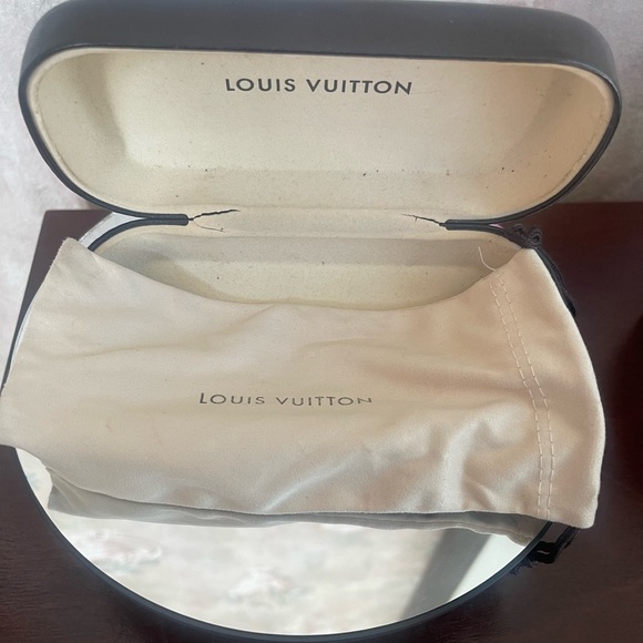 LOUIS VUITTON WILLOW SUNGLASSES CASE DRAW POUCH MINT CONDITION - Picture 6 of 8